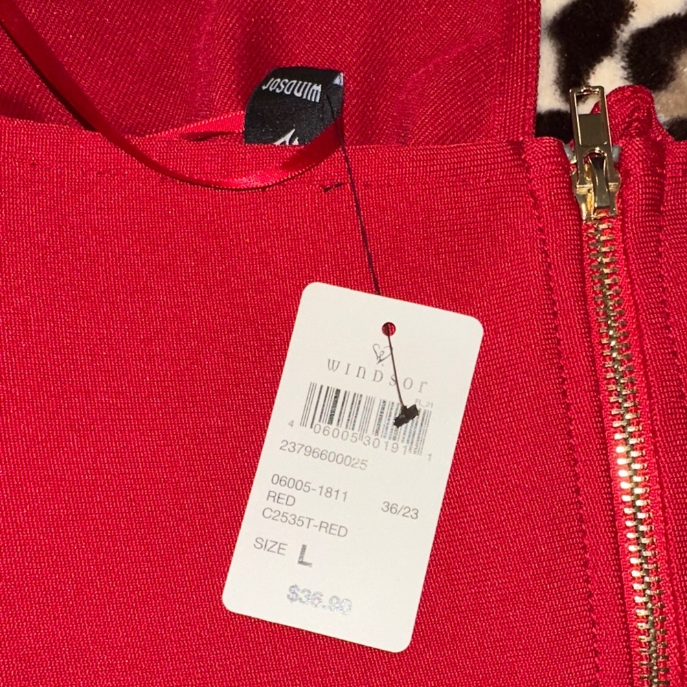 Windsor Red Crop Top - Picture 3 of 3